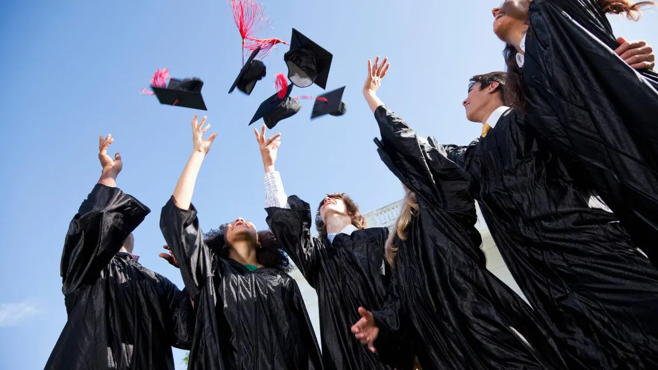 Best-Short-Term-Travel-Courses-in-Delhi-for-Class-12th-Graduates-Explore-Learn-and-Earn.jpg
