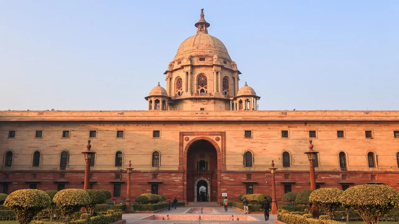 Choosing-the-Right-Travel-Aviation-Management-Institute-in-Delhi-A-Students-Guide.jpg