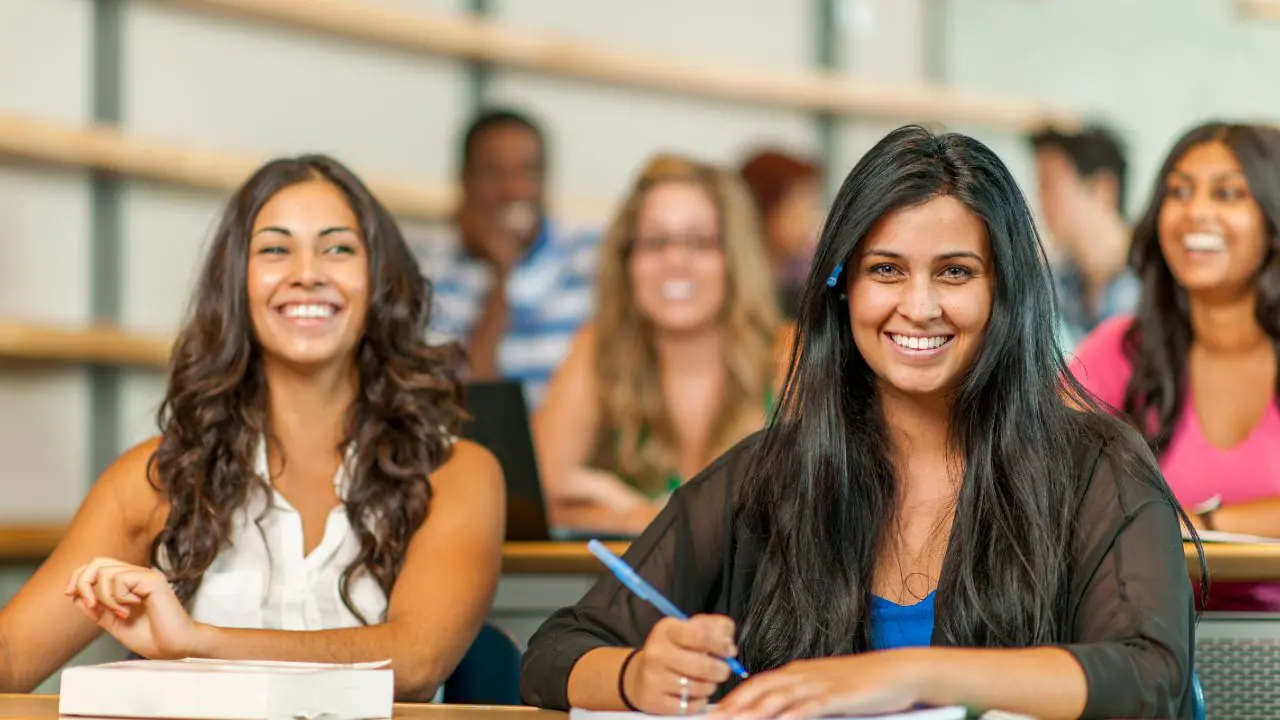 Comprehensive-Guide-to-Choosing-a-Long-Term-Travel-Course-in-Delhi.jpg
