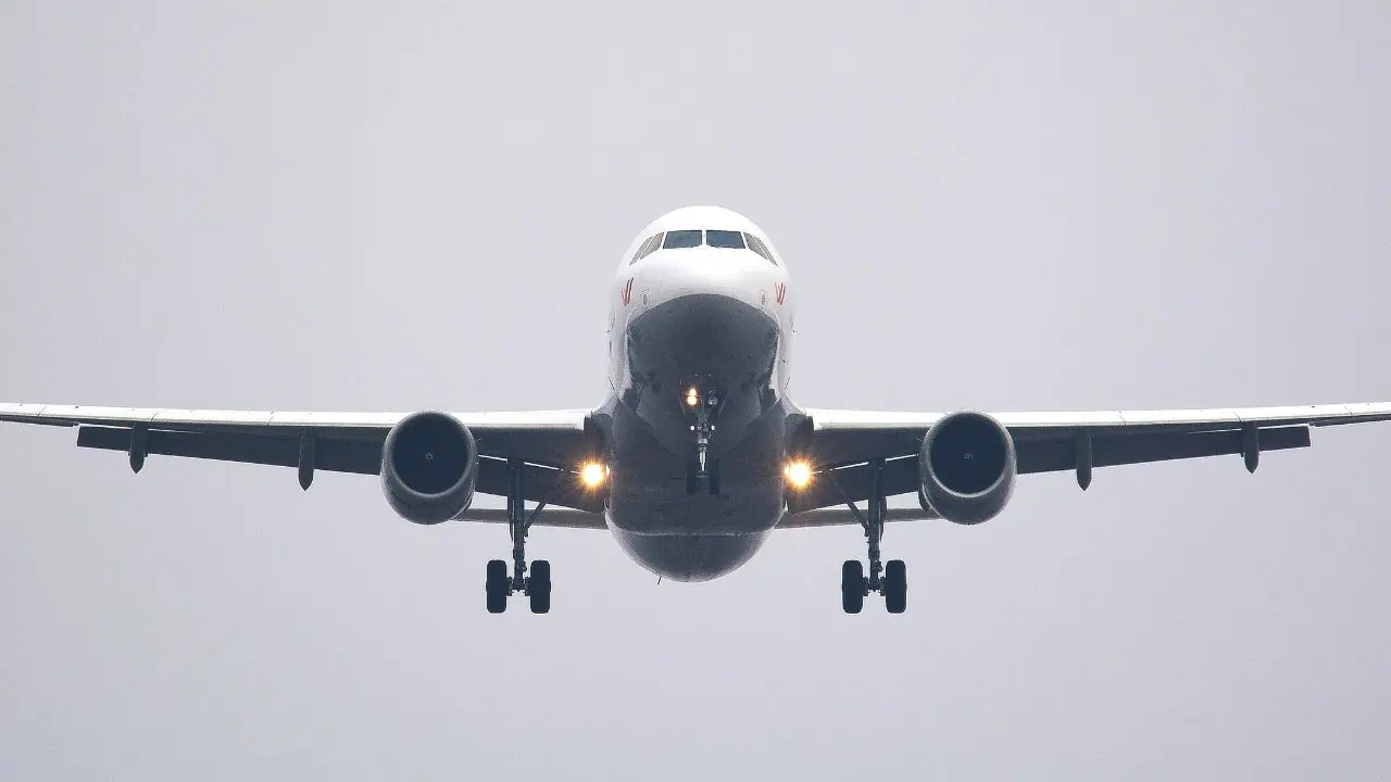 Factors-Influencing-Aviation-Course-Fees-in-Delhi.jpg