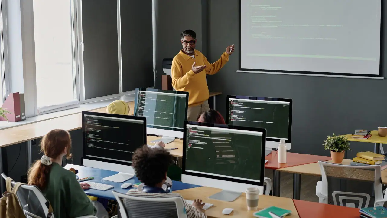 Key-Skills-You-Will-Learn-in-an-Air-Ticketing-and-GDS-Certification-Course.jpg
