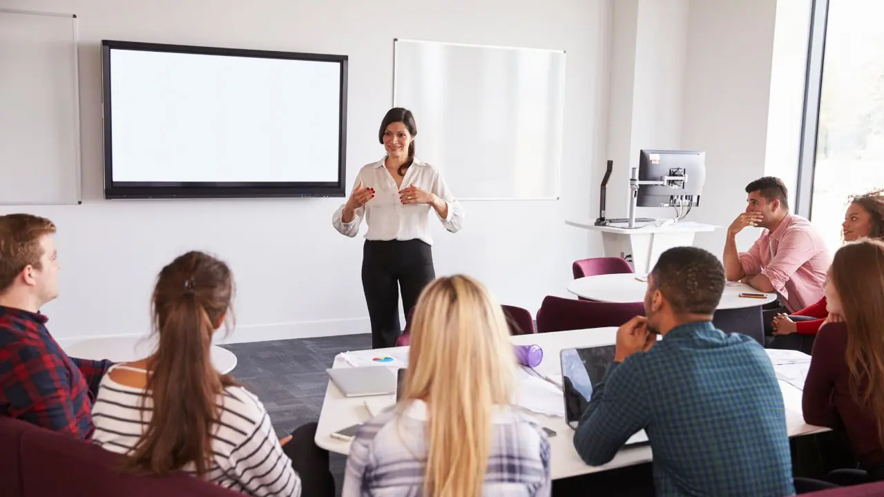 Personality-Development-and-Communication-Course-1.jpg