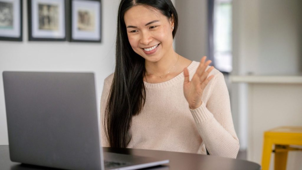 The-Power-of-Nonverbal-Cues-in-Virtual-Communication-1.jpg